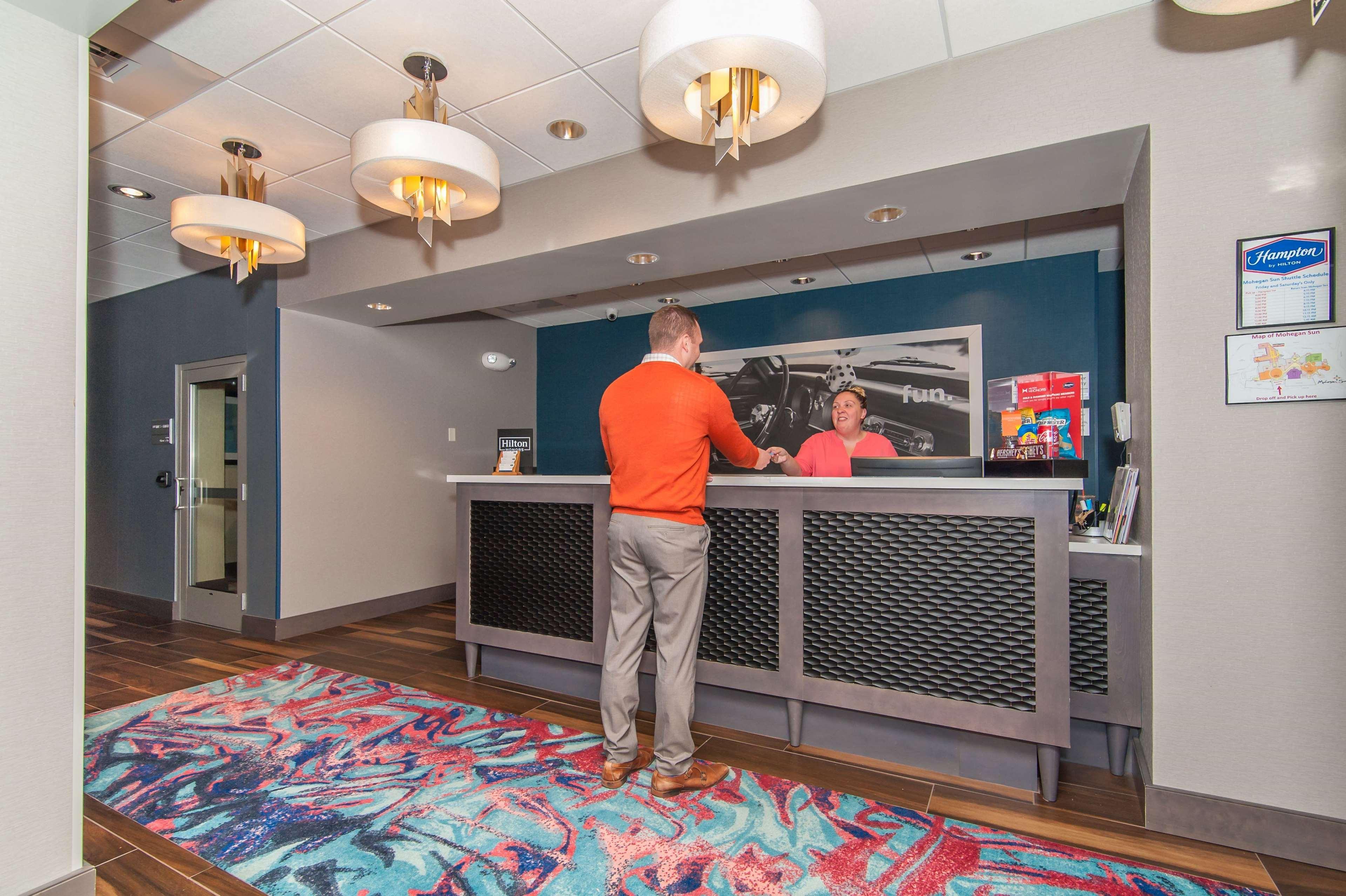 Hampton Inn Norwich Bagian luar foto