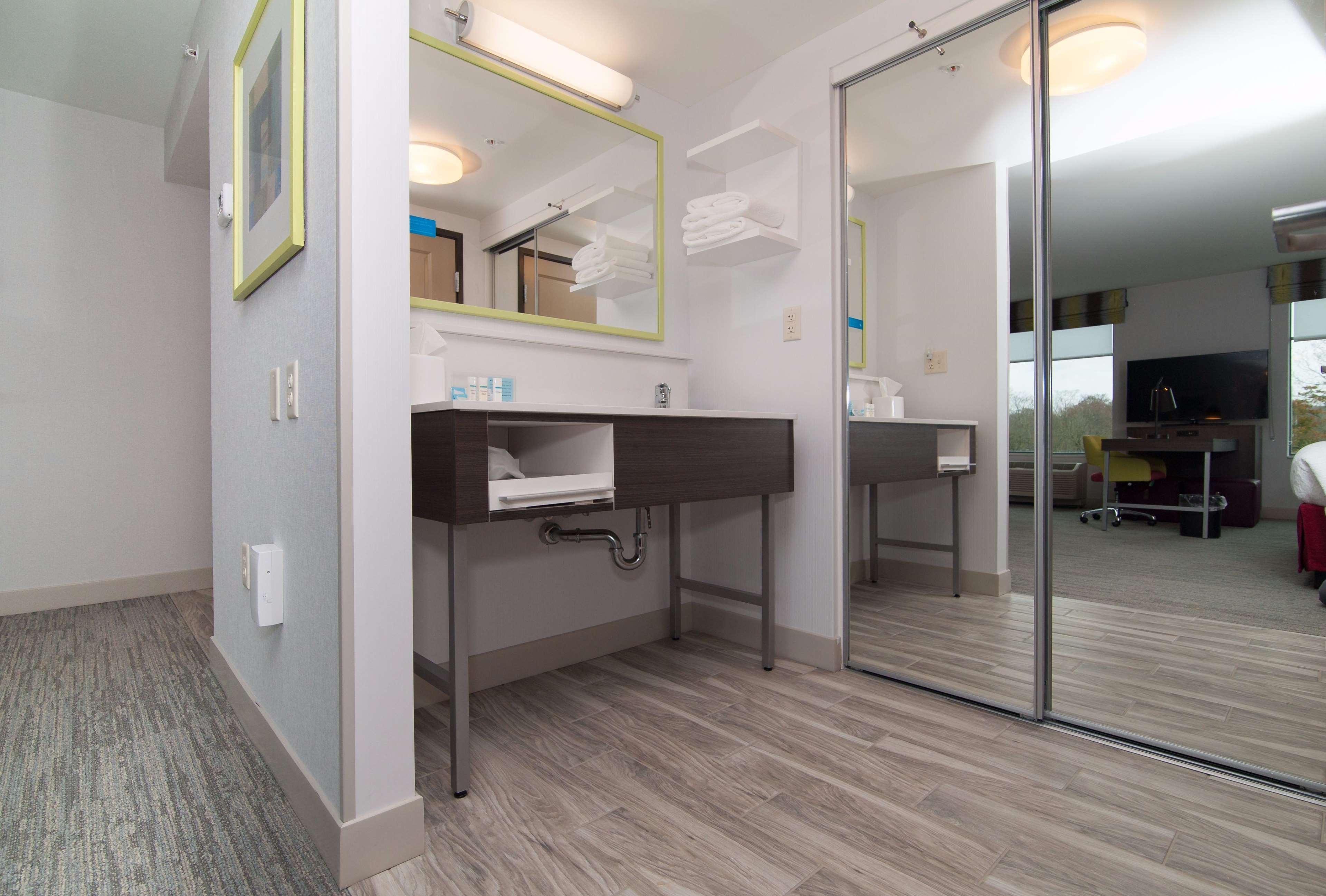Hampton Inn Norwich Bagian luar foto