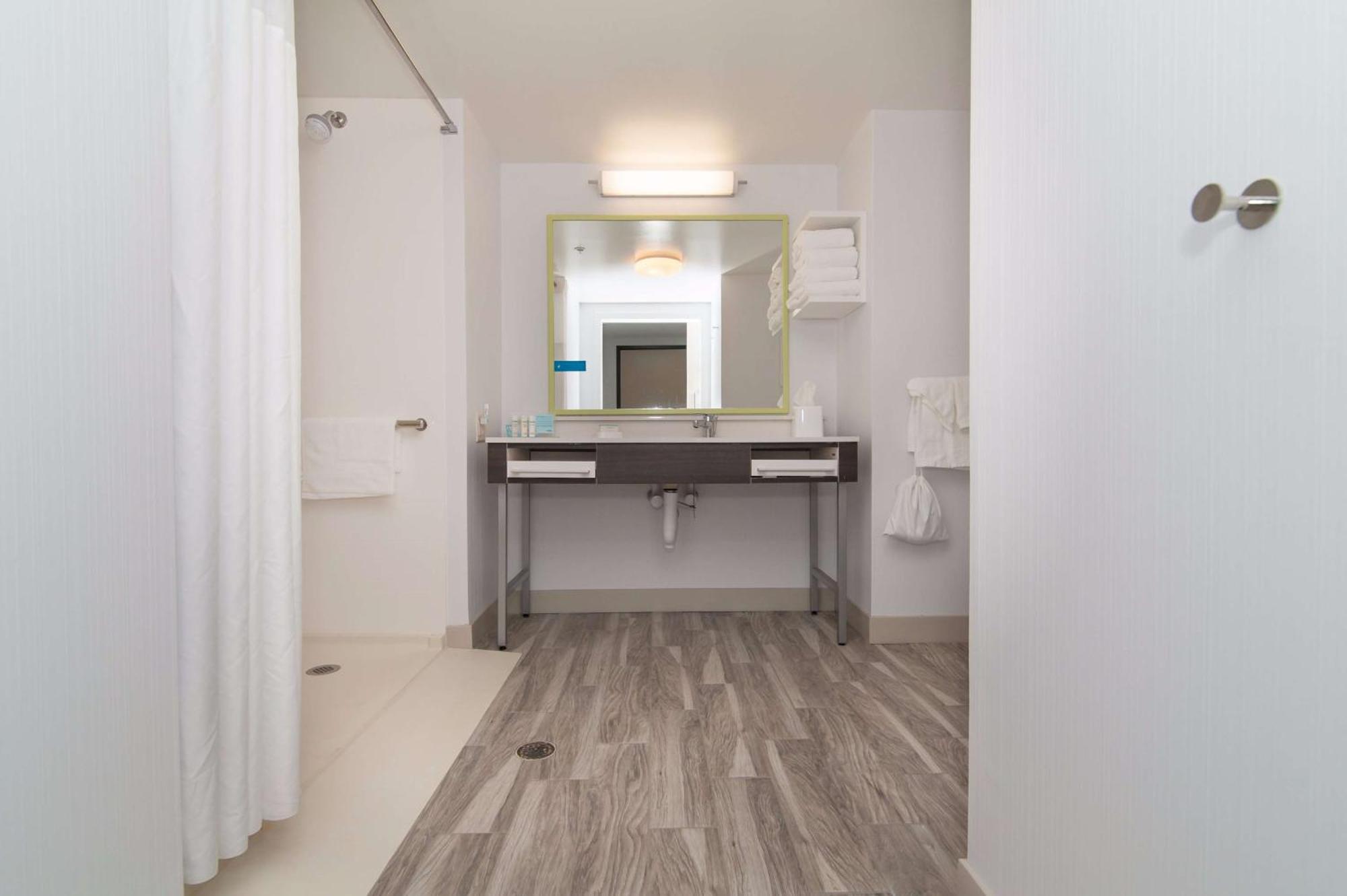 Hampton Inn Norwich Bagian luar foto