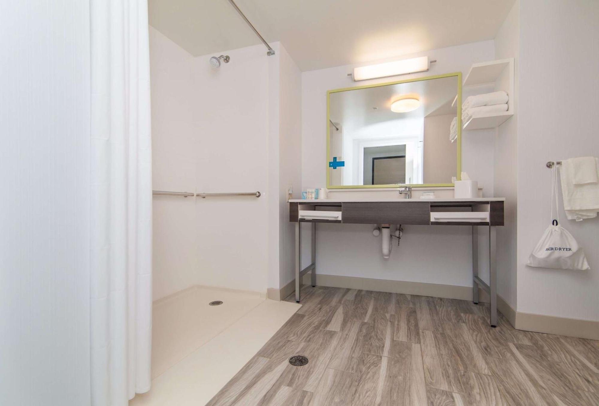 Hampton Inn Norwich Bagian luar foto