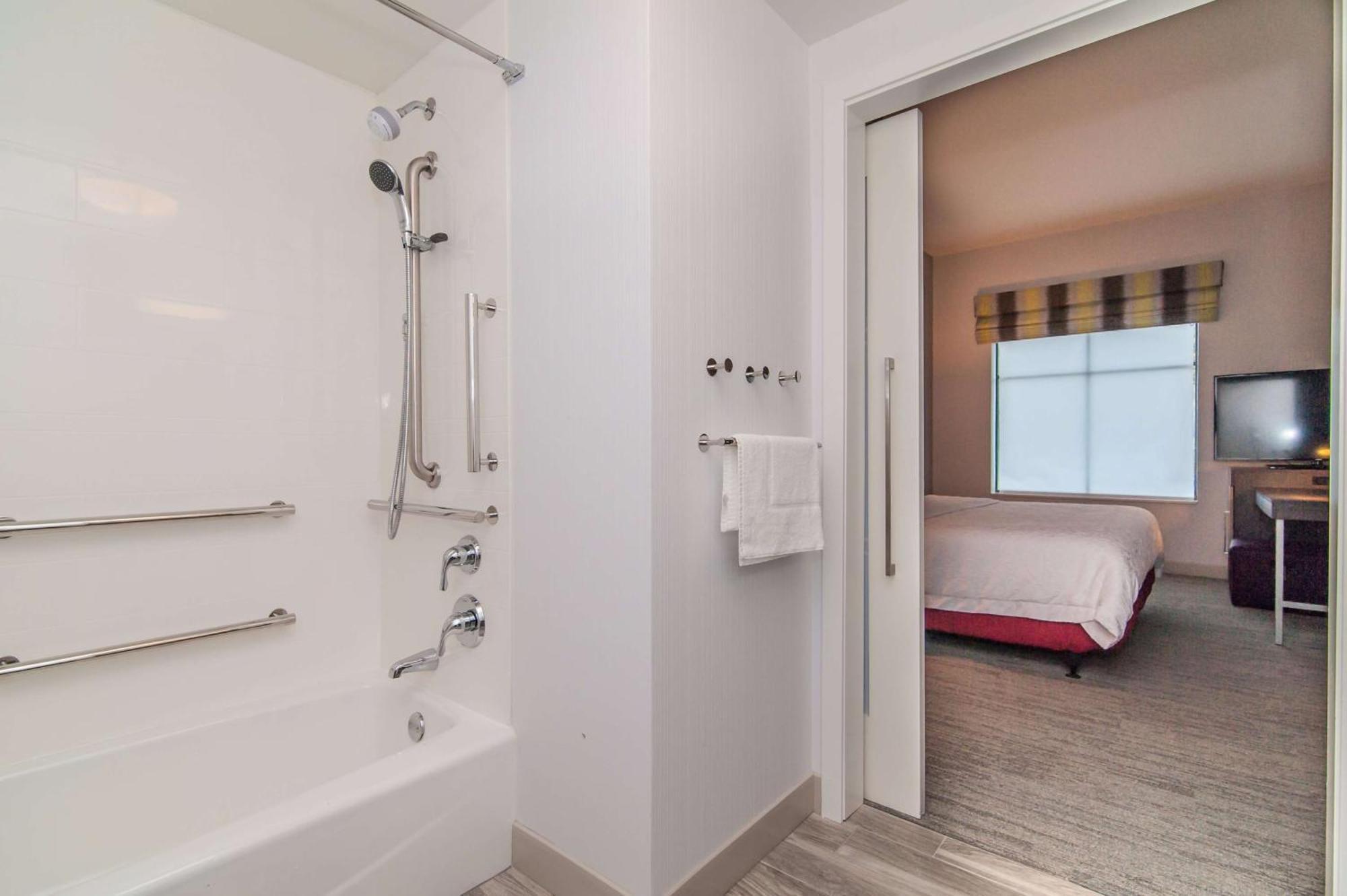 Hampton Inn Norwich Bagian luar foto