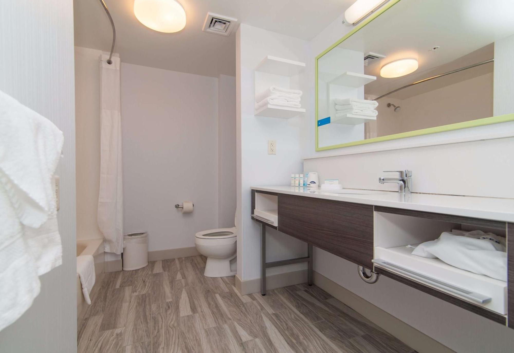 Hampton Inn Norwich Bagian luar foto