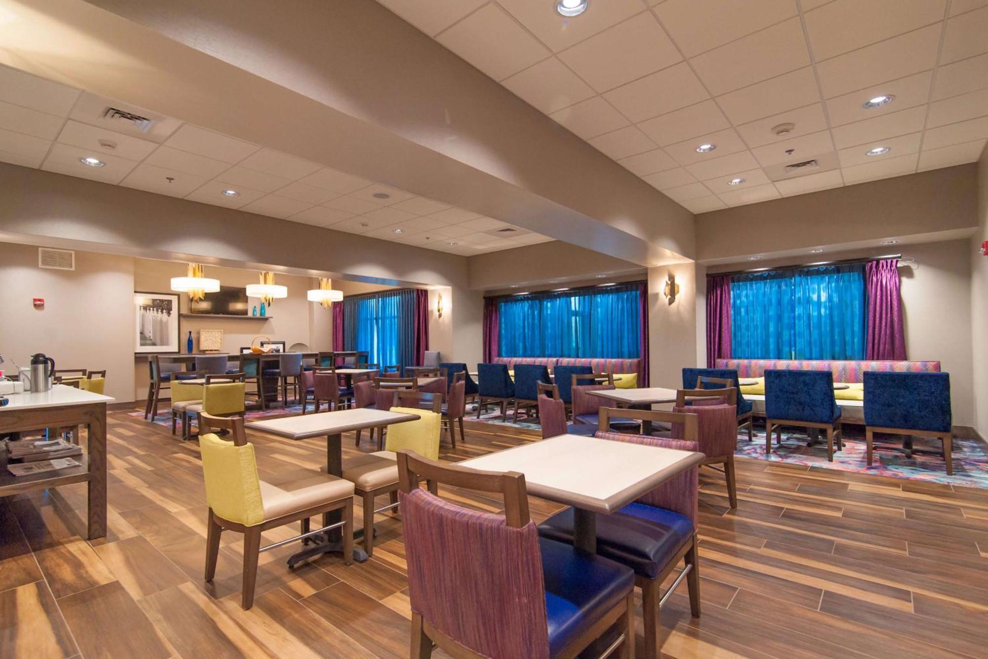 Hampton Inn Norwich Bagian luar foto