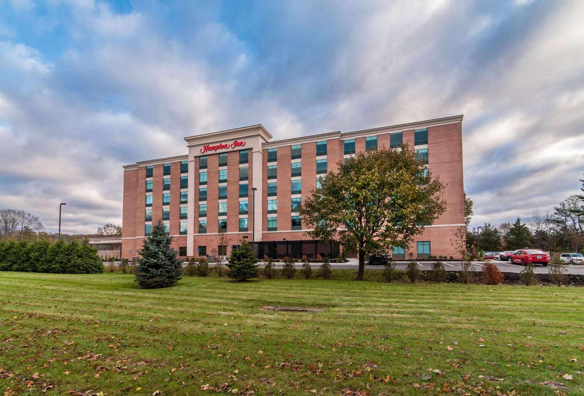 Hampton Inn Norwich Bagian luar foto